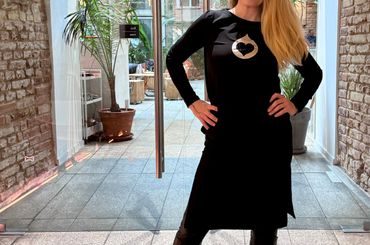 Úpletové šaty MIDI s rozparky Mikela da Luka