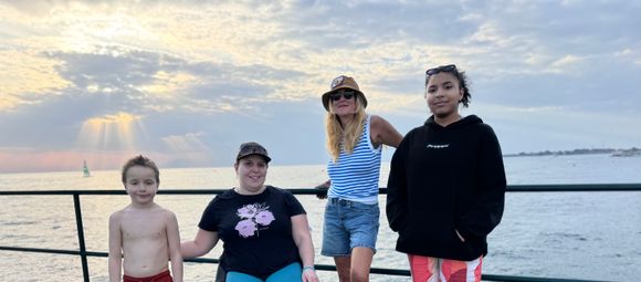 Syn onemocněl leukémií, sama přišla o nohy a dcera musela do dětského domova. Nyní se na rodinu usmálo štěstí